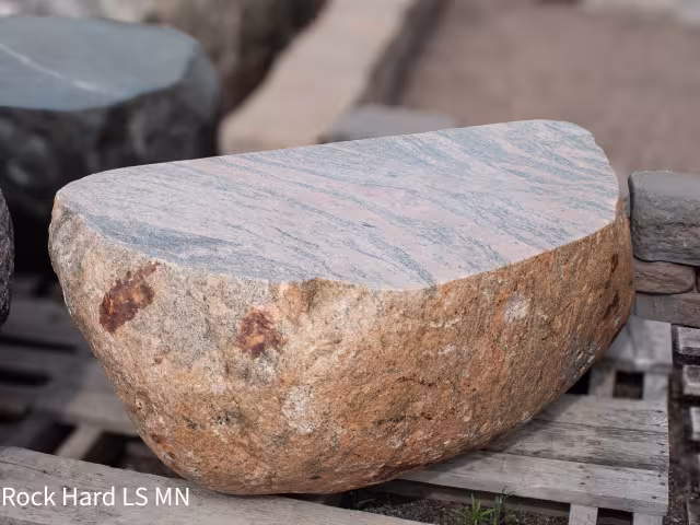 Premium/Flat Top Fieldstone Boulders