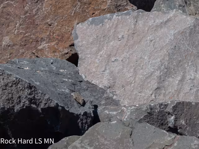 Gitche Gumme Boulders