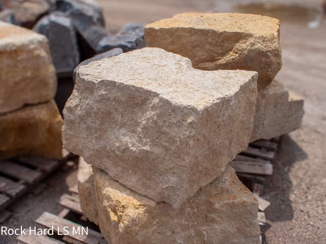 Rivers Edge Limestone Cubes 16-20 x 2-4