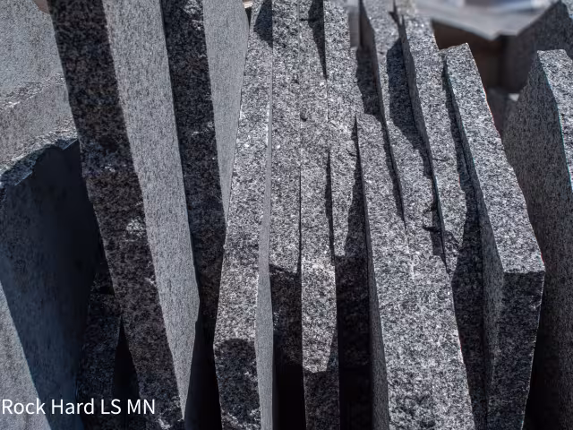 Granite Charcoal Flagstone 1.25"