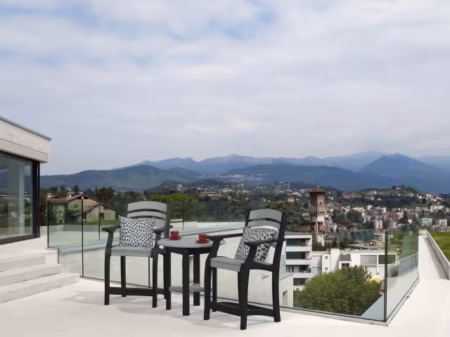 Cafe Table 28in Yellow