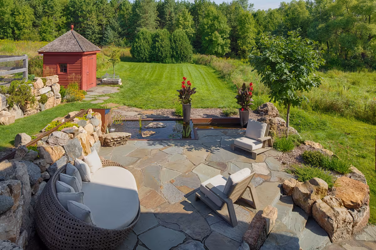 Bluestone Blue Flag Nat Cleft Standup 1"