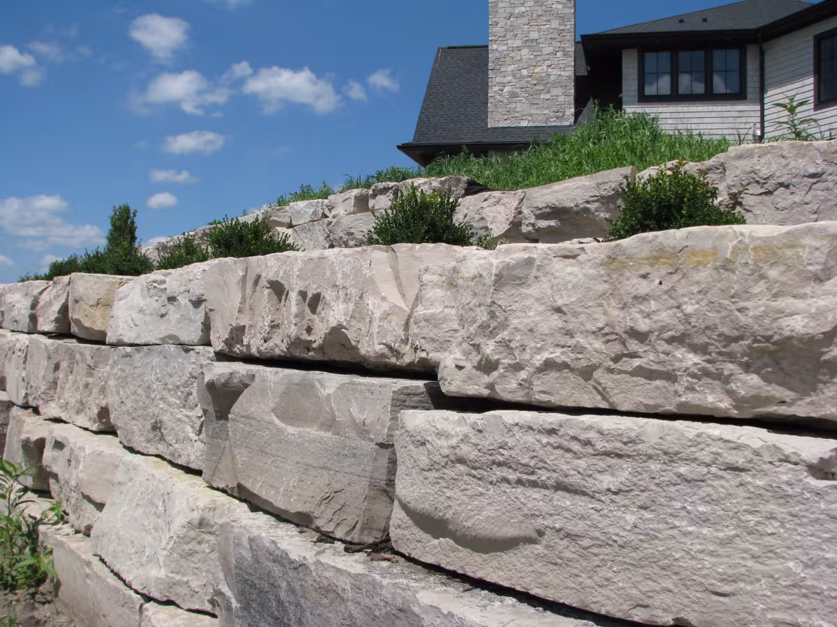 Gray Lannon Outcropping Splitface 12-24"